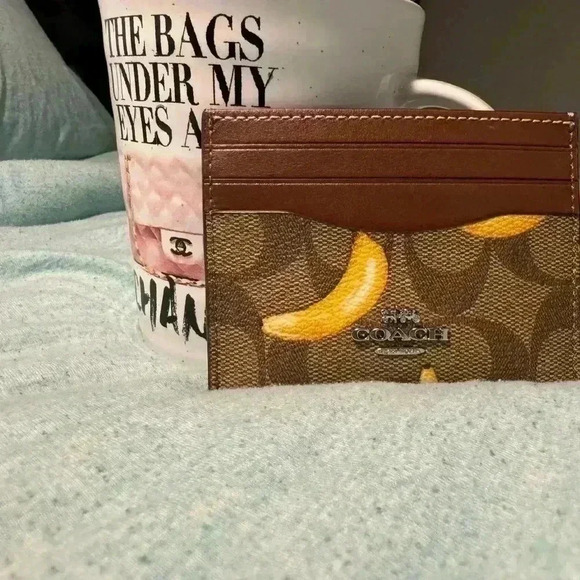 coach ๐ banana card holder - Picture 4 of 5